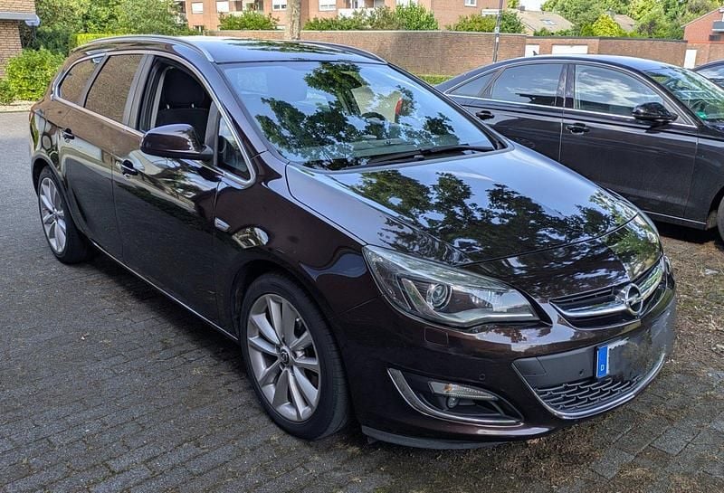 Braun Gebraucht 2015 Opel Astra Innovation Kombi | 4.500 € (Superpreis) - Bild 1/4