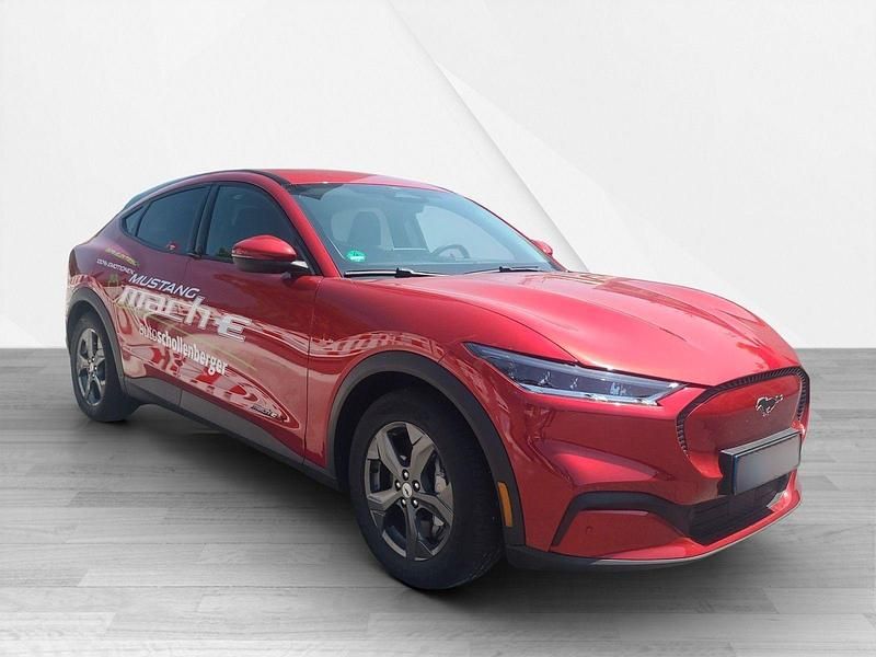 Gebraucht Ford Mustang Mach-E Basis 216 kW (294 PS) 2022 Rot metallic SUV