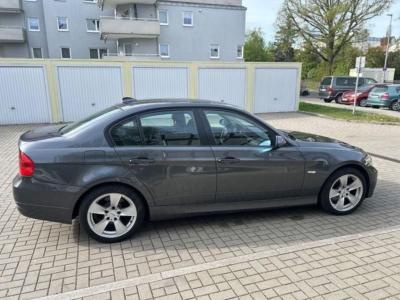 Second-hand BMW 320 177 CP (130 kW) 2008 Berlinǎ