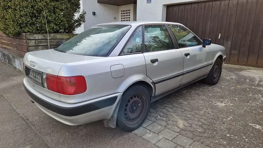 Gebraucht Audi 80 116 PS (85 kW) 1993 Silber Limousine