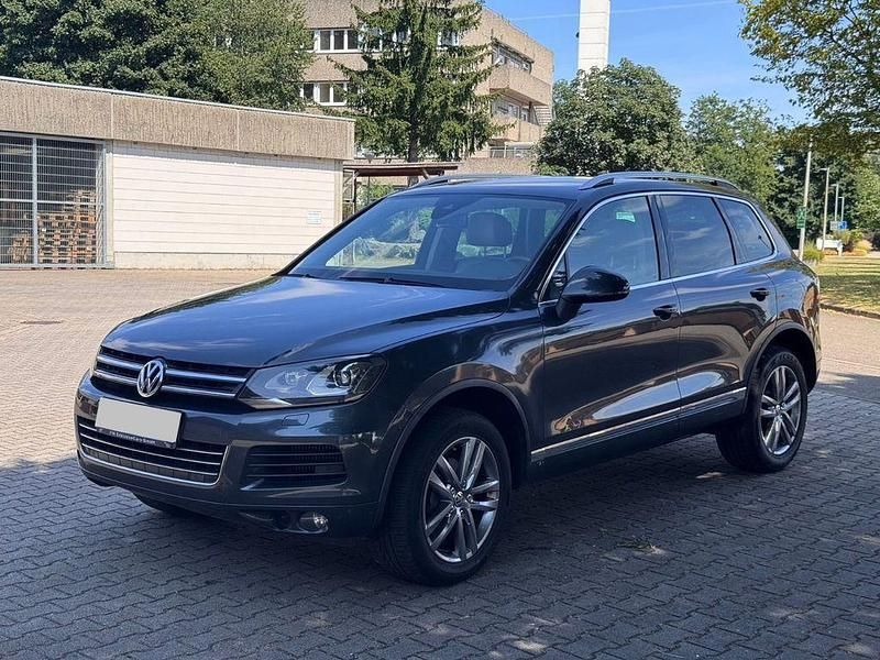 Grau Gebraucht 2012 VW Touareg SUV | 8.950 € (Etwas zu teuer) - Bild 1/4
