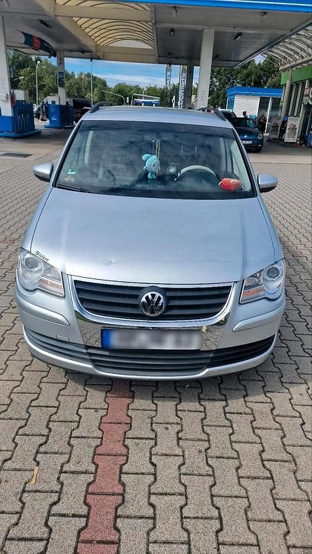 Grau Gebraucht 2010 VW Touran Van / Kleinbus | 5.999 € (Fairer Preis) - Bild 1/4