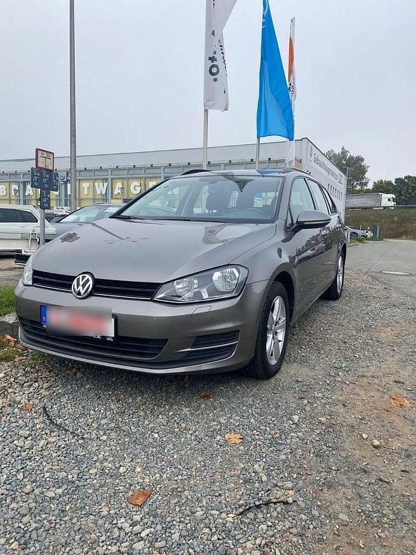 Grau Gebraucht 2017 VW Golf VII Comfortline Kombi | 10.000 € (Superpreis) - Bild 1/2