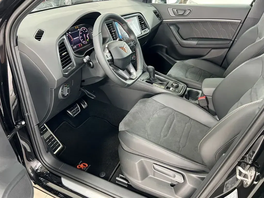 Uusi Cupra Ateca 300 HP (220 kW) 2025 Musta Katumaasturi