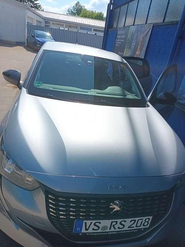 Grau artense metalliclack Gebraucht 2024 Peugeot 208 Allure Kleinwagen | 19.050 € (Teuer) - Bild 1/4