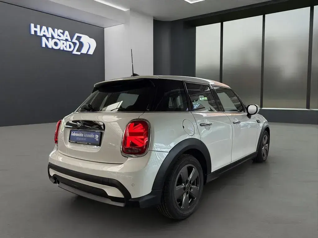 Gebraucht Mini Cooper Classic 136 PS (100 kW) 2023 Weiß Kleinwagen