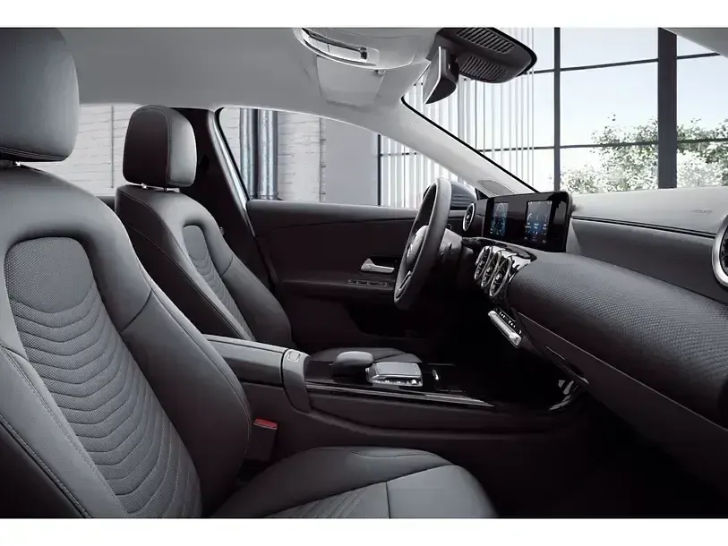 Gebraucht Mercedes A180 116 PS (85 kW) 2023 Silber Limousine