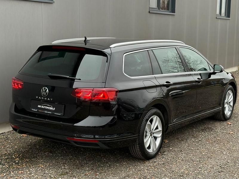 Gebraucht VW Passat 150 PS (110 kW) 2022 Schwarz Limousine