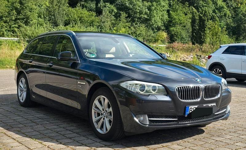 Grau Gebraucht 2012 BMW 530 Kombi | 6.000 € (Superpreis) - Bild 1/4