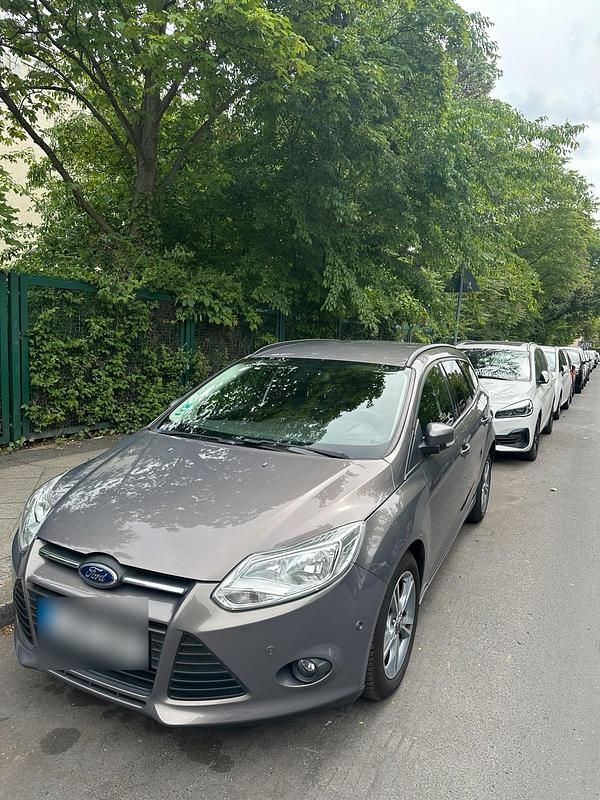 Gebraucht Ford Focus 116 PS (85 kW) 2013 Grau Kombi