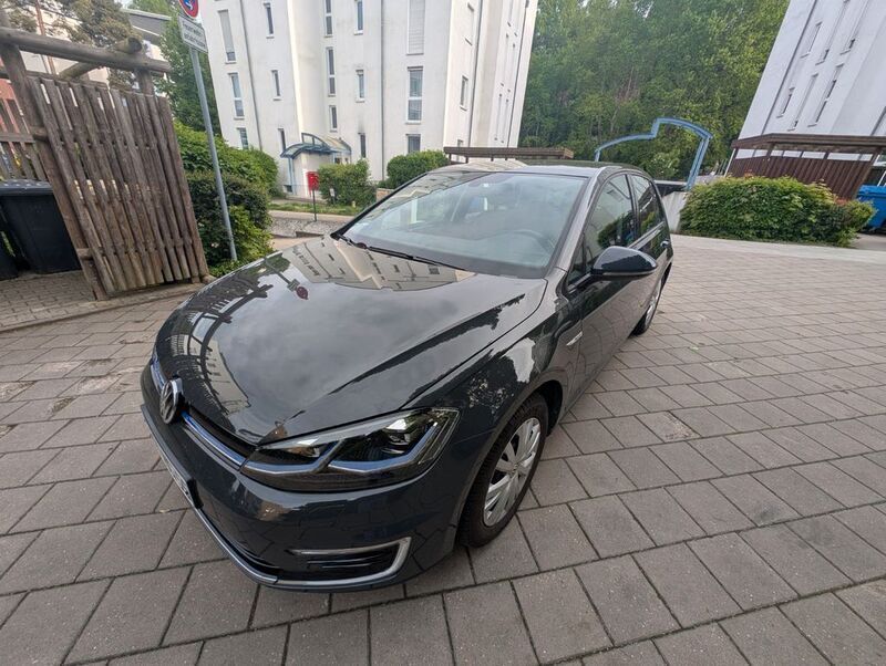 Grau Gebraucht 2020 VW e-Golf Kleinwagen | 13.800 € (Guter Preis) - Bild 1/2