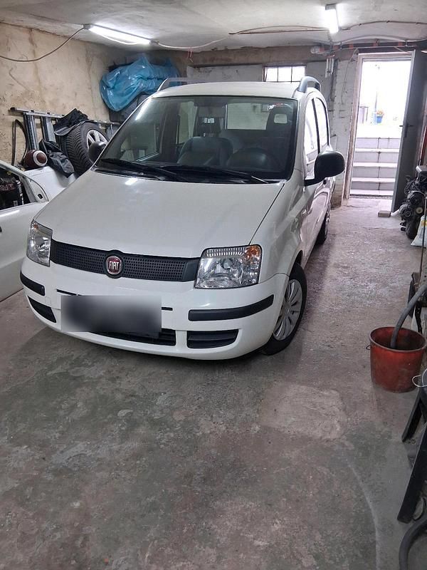 Weiß Gebraucht 2012 Fiat Panda Kleinwagen | 2.999 € - Bild 1/4