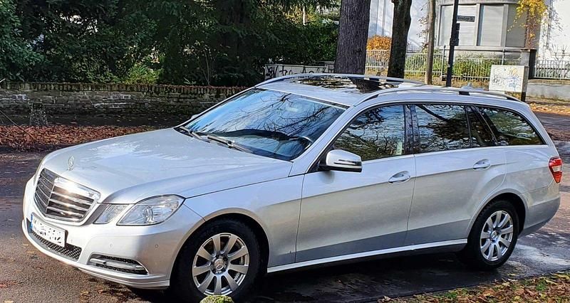 Silber Gebraucht 2012 Mercedes E200 Kombi | 6.700 € (Guter Preis) - Bild 1/4