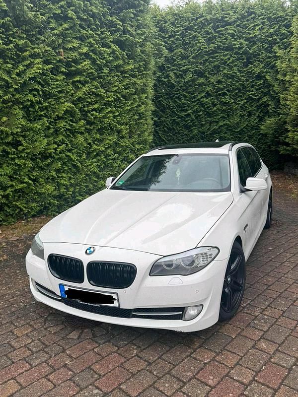 Weiß Gebraucht 2011 BMW 520 Kombi | 6.890 € (Superpreis) - Bild 1/4