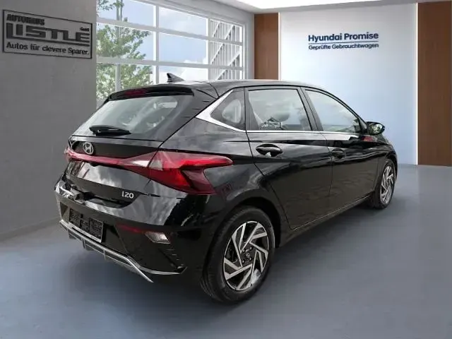 Gebraucht Hyundai i20 Advanced 101 PS (74 kW) 2024 Schwarz Kleinwagen