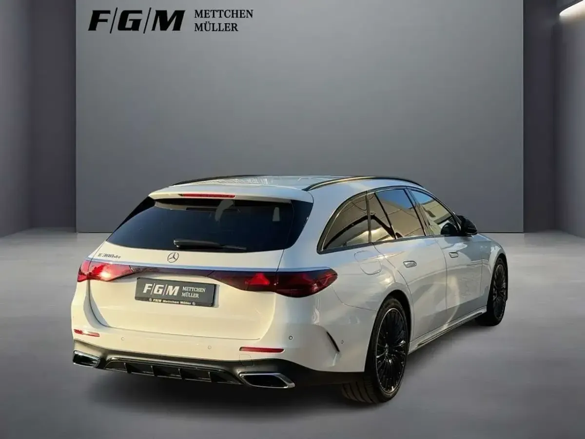 Gebraucht Mercedes E300 AMG line 313 PS (230 kW) 2024 Unilack polarweiß Kombi