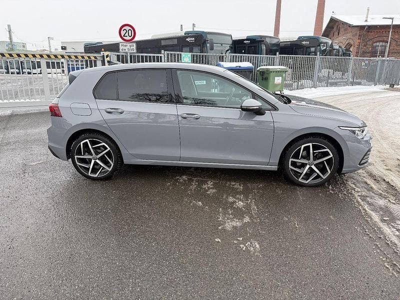 Gebraucht VW Golf VII Style 150 PS (110 kW) 2020 Grau Limousine