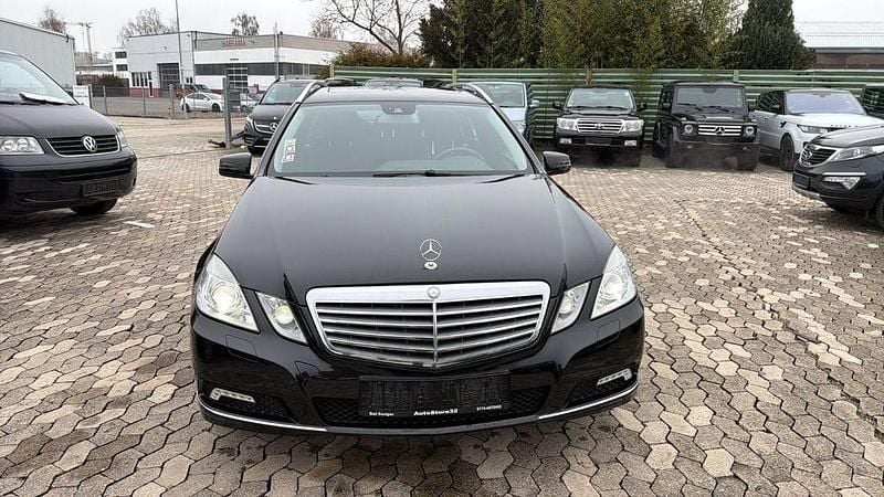 Schwarz Gebraucht 2010 Mercedes E200 Kombi | 6.950 € (Superpreis) - Bild 1/4