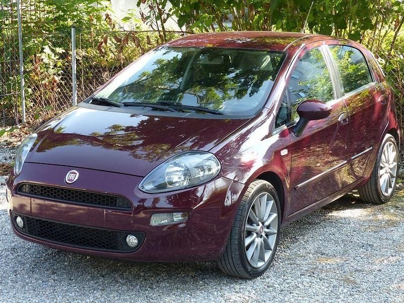 Rot Gebraucht 2013 Fiat Punto More Kleinwagen | 2.650 € (Superpreis) - Bild 1/4