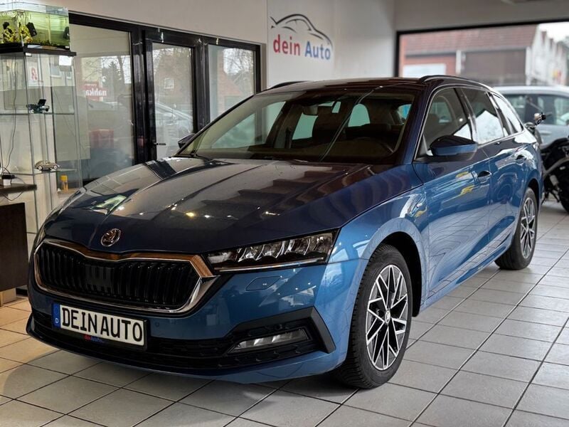 Titanblau metallic Gebraucht 2021 Skoda Octavia Clever Kombi | 22.475 € (Guter Preis) - Bild 1/4