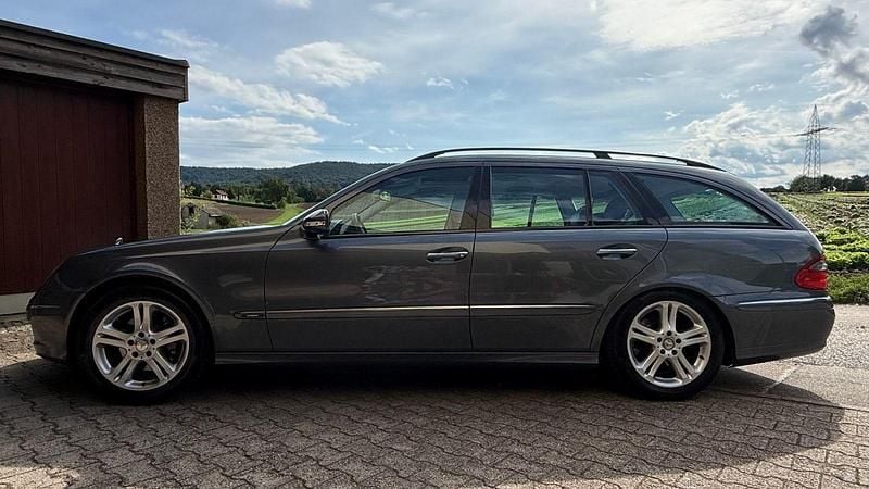 Grau Gebraucht 2007 Mercedes E280 Avantgarde Kombi | 7.900 € (Fairer Preis) - Bild 1/4