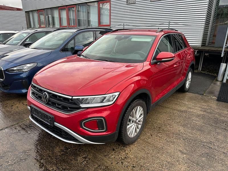 Gebraucht VW T-Roc Life 110 PS (80 kW) 2023 Kings red SUV