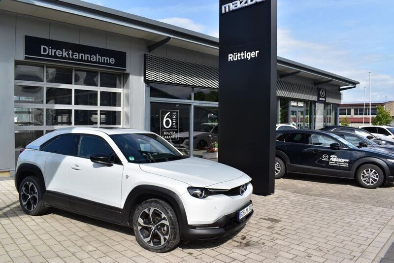 Weiß Gebraucht 2023 Mazda MX30 Touring SUV | 27.900 € (Fairer Preis) - Bild 1/4