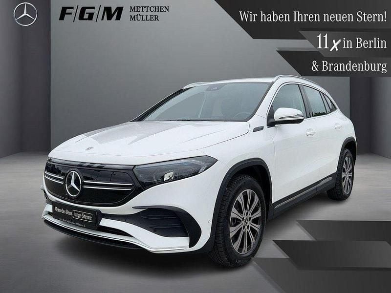 Polarweiß Gebraucht 2021 Mercedes EQA250 AMG line SUV | 28.240 € (Guter Preis) - Bild 1/4