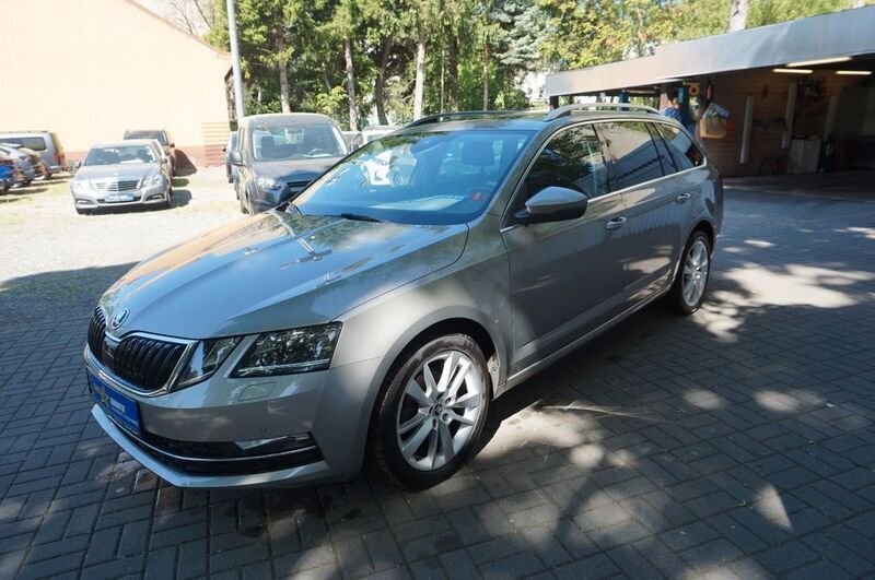 Grau Gebraucht 2018 Skoda Octavia Style Limousine | 14.990 € (Fairer Preis) - Bild 1/4