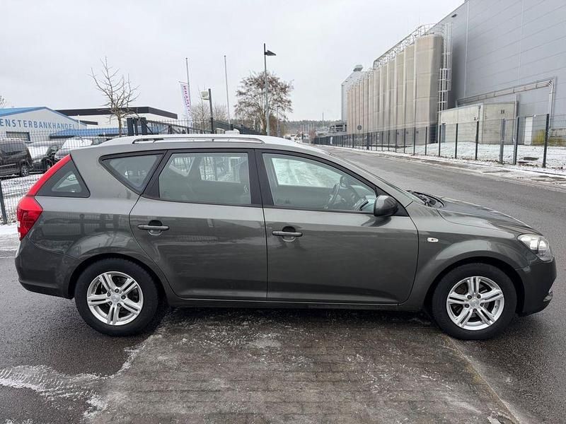 Gebraucht Kia Ceed Sportswagon 116 PS (85 kW) 2011 Grau Kombi