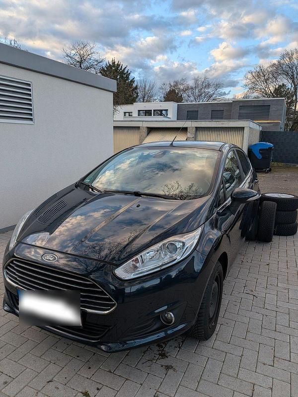 Gebraucht Ford Fiesta Titanium 80 PS (58 kW) 2017 Blau Kleinwagen