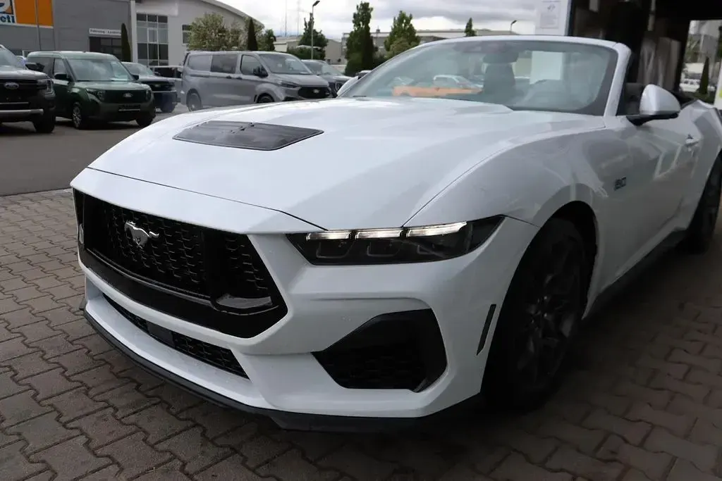 Neu Ford Mustang GT Convertible 446 PS (328 kW) 2026 Oxfordwhite Cabrio