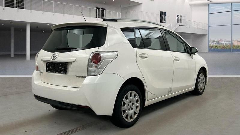 Gebraucht Toyota Verso 111 PS (81 kW) 2016 Weiß Van / Kleinbus