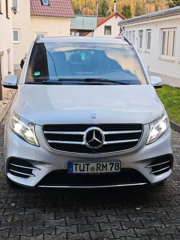 Silber Gebraucht 2016 Mercedes V250 Avantgarde Van / Kleinbus | 35.200 € (Superpreis) - Bild 1/4