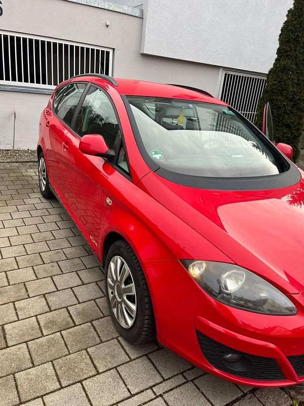 Gebraucht Seat Altea XL 105 PS (77 kW) 2011 Rot Van / Kleinbus