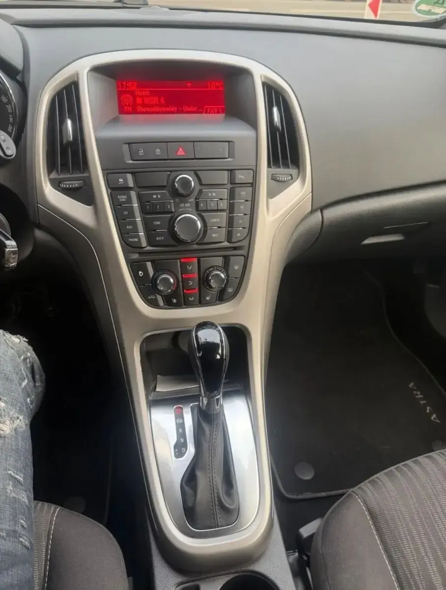 Gebraucht Opel Astra 116 PS (85 kW) 2012 Schwarz Kombi