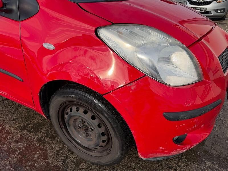 Gebraucht Toyota Yaris Sol 87 PS (63 kW) 2008 Rot Kleinwagen