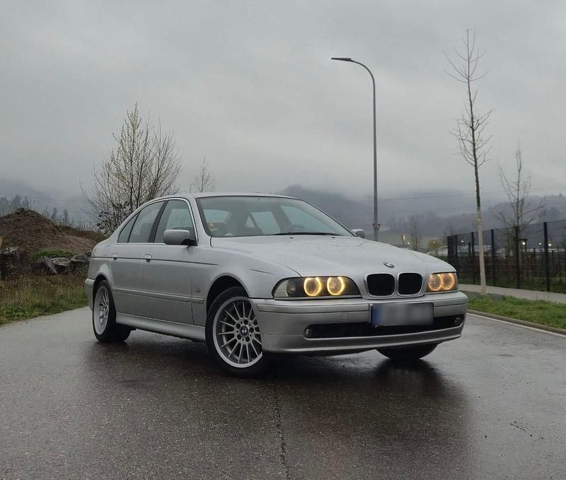 Second-hand BMW 525 192 CP (141 kW) 2001 Albastru Berlinǎ