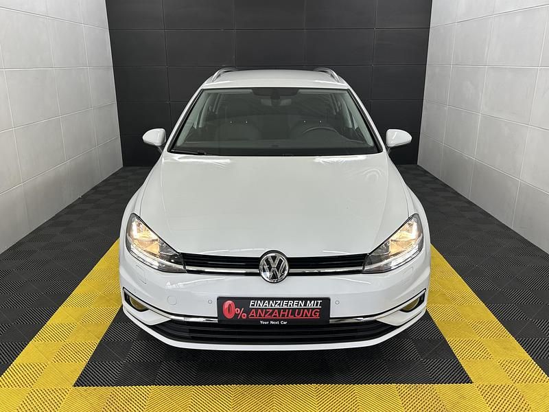 Gebraucht VW Golf VII Highline 150 PS (110 kW) 2019 Pure white Kombi
