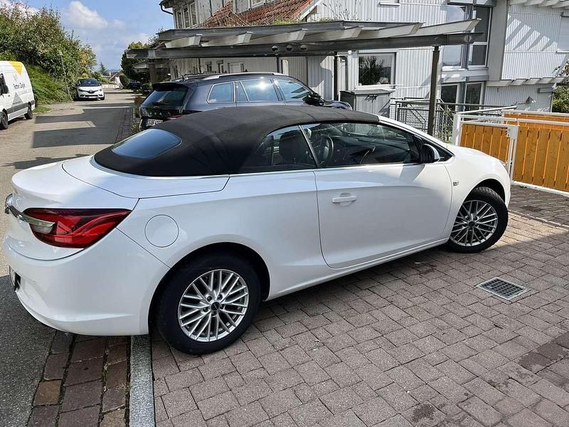 Weiß Gebraucht 2016 Opel Cascada Edition Cabrio | 14.500 € (Fairer Preis) - Bild 1/4