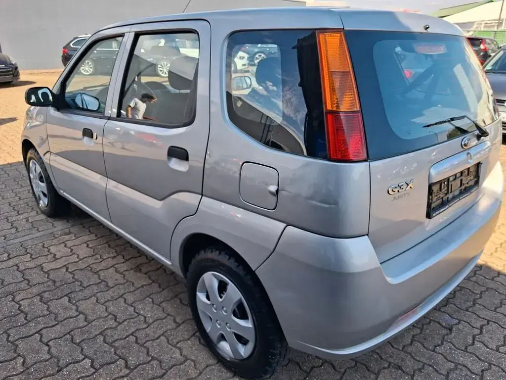 Gebraucht Subaru Justy 94 PS (69 kW) 2009 Silber Kleinwagen