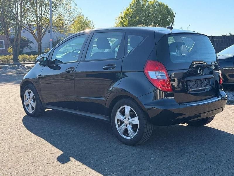 Gebraucht Mercedes A160 95 PS (69 kW) 2010 Kosmosschwarz  metalliclack Kleinwagen
