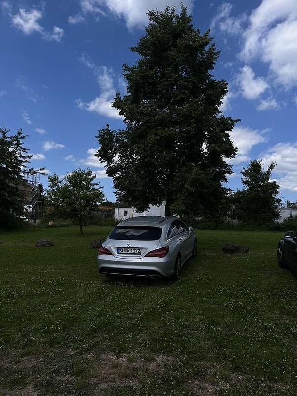 Silber Gebraucht 2018 Mercedes CLA220 Limousine | 17.000 € - Bild 1/4