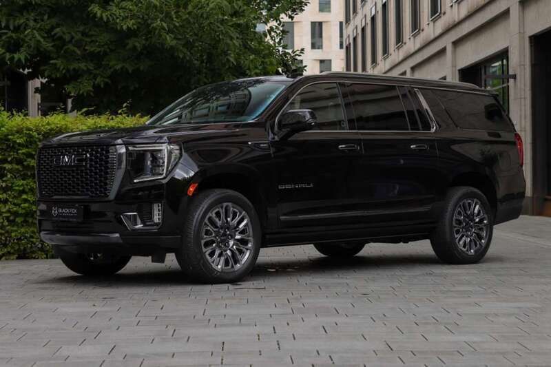 Onyx schwarz Neu 2025 GMC Yukon SUV | 139.900 € - Bild 1/4