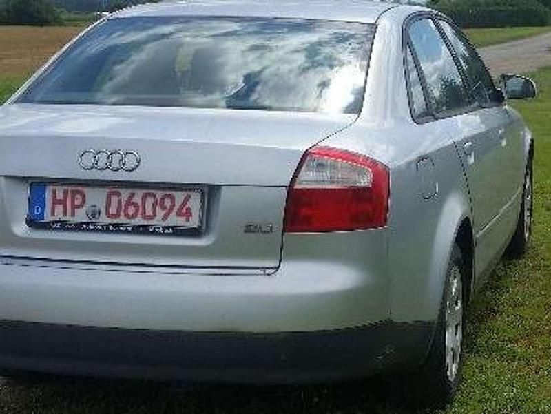 Gebraucht Audi A4 131 PS (96 kW) 2001 Lichtsilber metallic Limousine