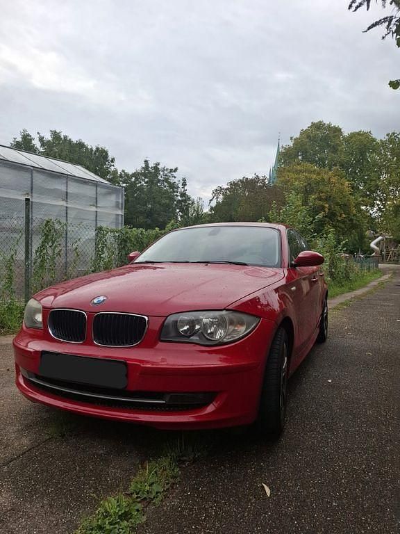 Rot Gebraucht 2008 BMW 118 Sport Line Kleinwagen | 3.200 € (Guter Preis) - Bild 1/4
