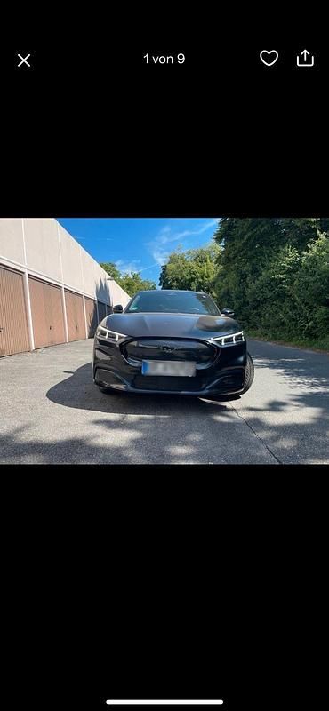 Schwarz Gebraucht 2022 Ford Mustang Mach-E SUV | 29.990 € (Guter Preis) - Bild 1/4