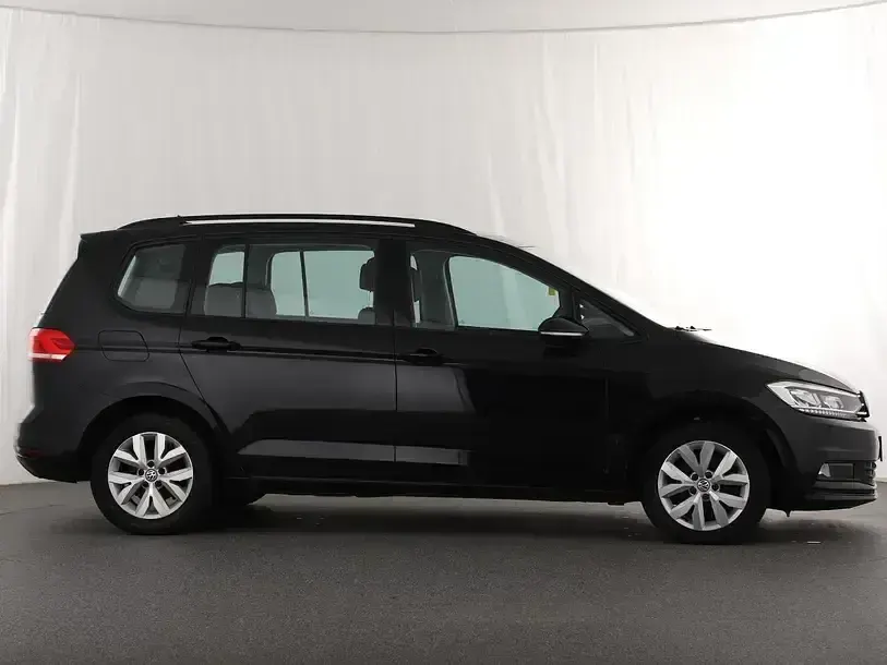 Gebraucht VW Touran Comfortline 150 PS (110 kW) 2018 Deep black perleffekt Van / Kleinbus