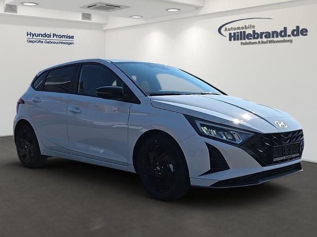 Neu Hyundai i20 Blackline 90 PS (66 kW) 2026 Weiss Kleinwagen