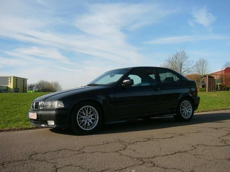 Cosmos Gebraucht 1998 BMW 323 Compact M Sport Kleinwagen | 7.950 € (Etwas zu teuer) - Bild 1/4